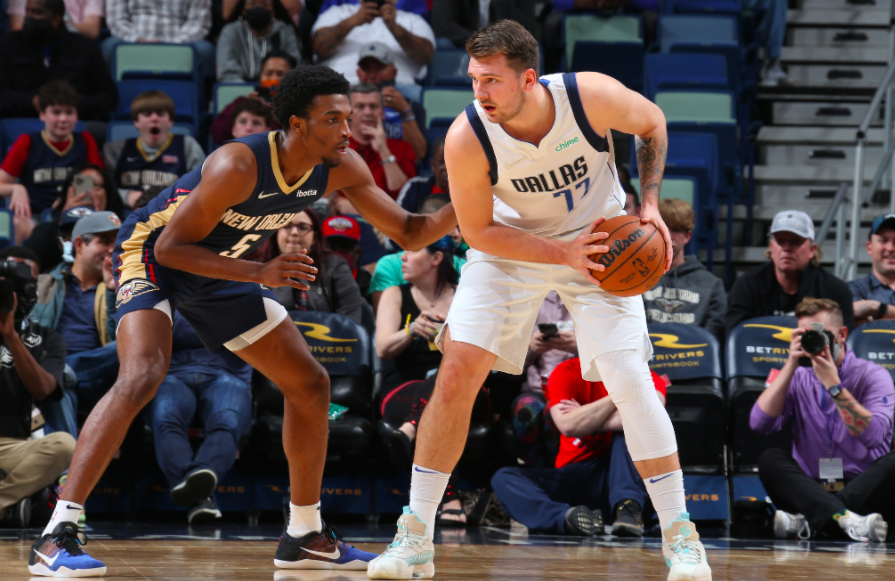  独行侠东契奇三分14中8，创队史单场纪录  