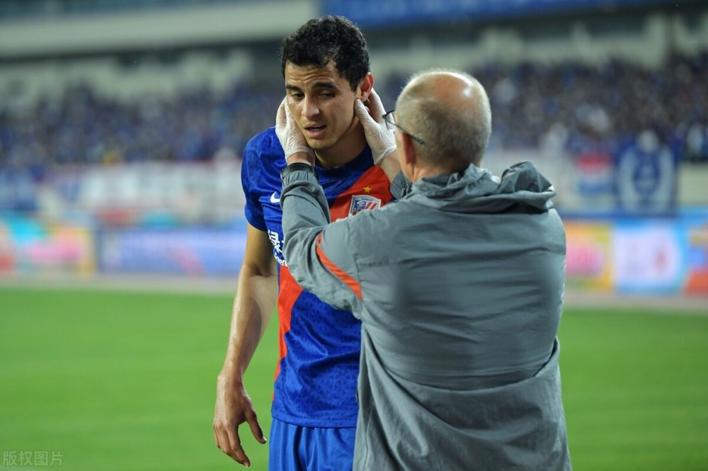  美因茨主场遭遇争议判罚，憾负强敌心有不甘